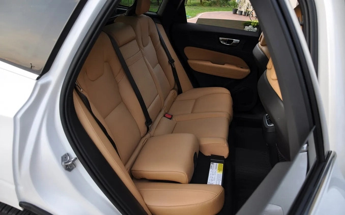Volvo XC 60 cena 159000 przebieg: 13000, rok produkcji 2019 z Strzelin małe 466
